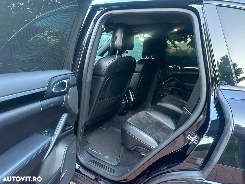 Porsche Cayenne Platinum Edition - 12