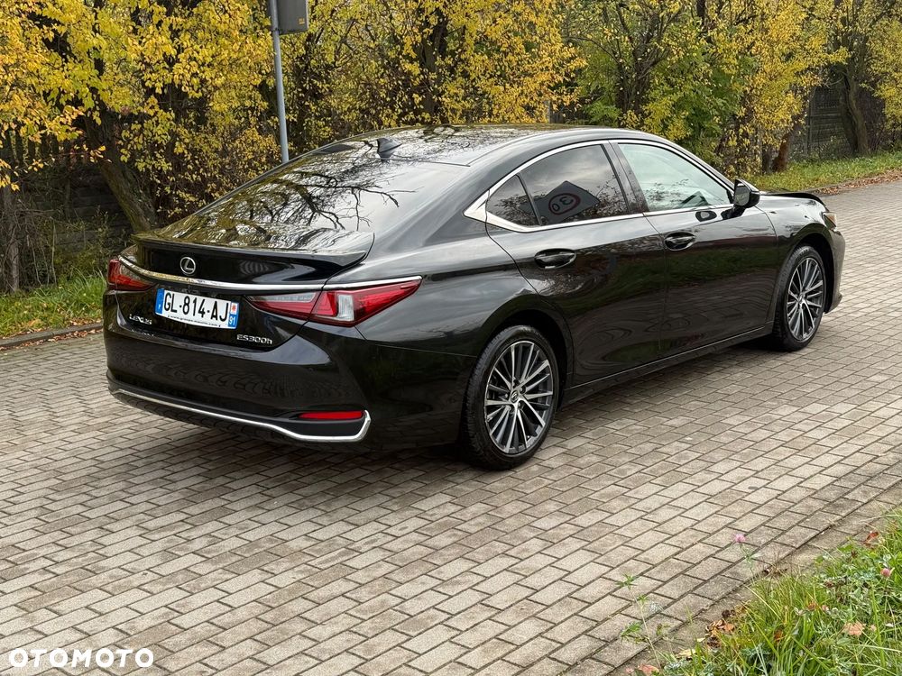 Lexus ES - 5