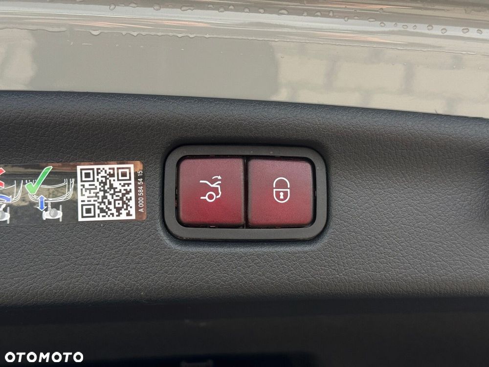 Mercedes-Benz Klasa C 300 mHEV 4-Matic AMG - 30