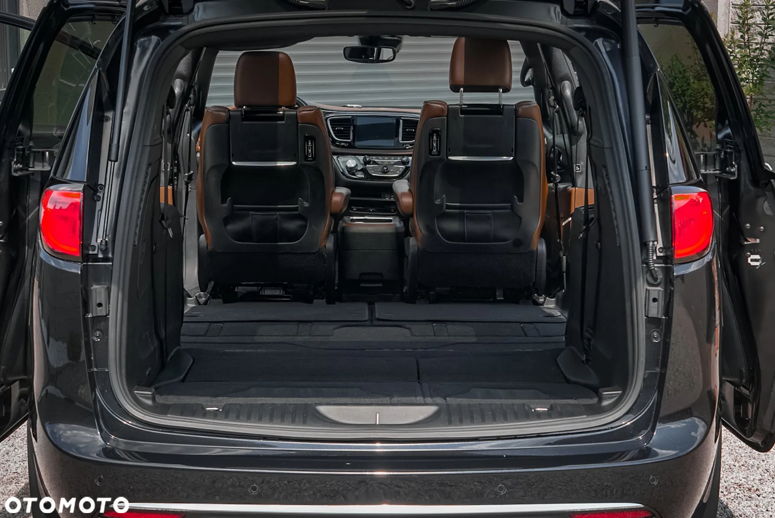 Chrysler Pacifica - 12