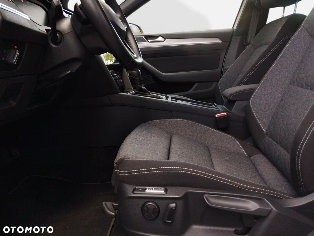 Volkswagen Passat - 17