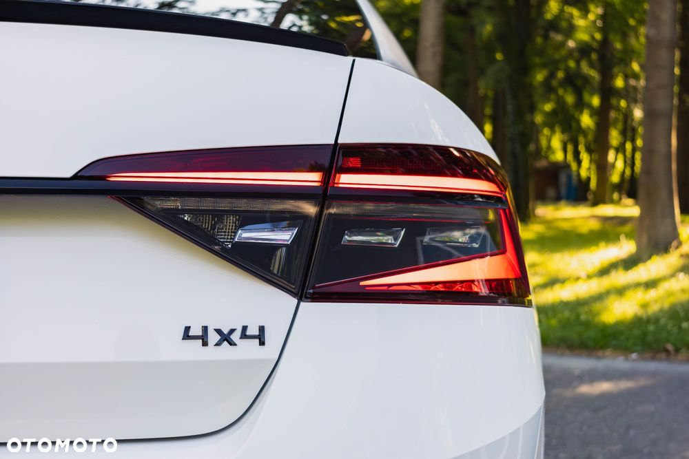 Skoda Superb 2.0 TDI SCR 4x4 Sportline DSG - 8