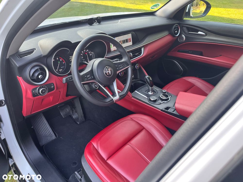 Alfa Romeo Stelvio 2.0 Turbo 16V AT8-Q4 Ti - 10