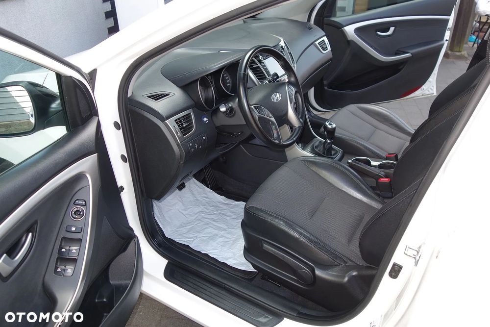 Hyundai i30 1.6 Fifa World Cup Edition - 29