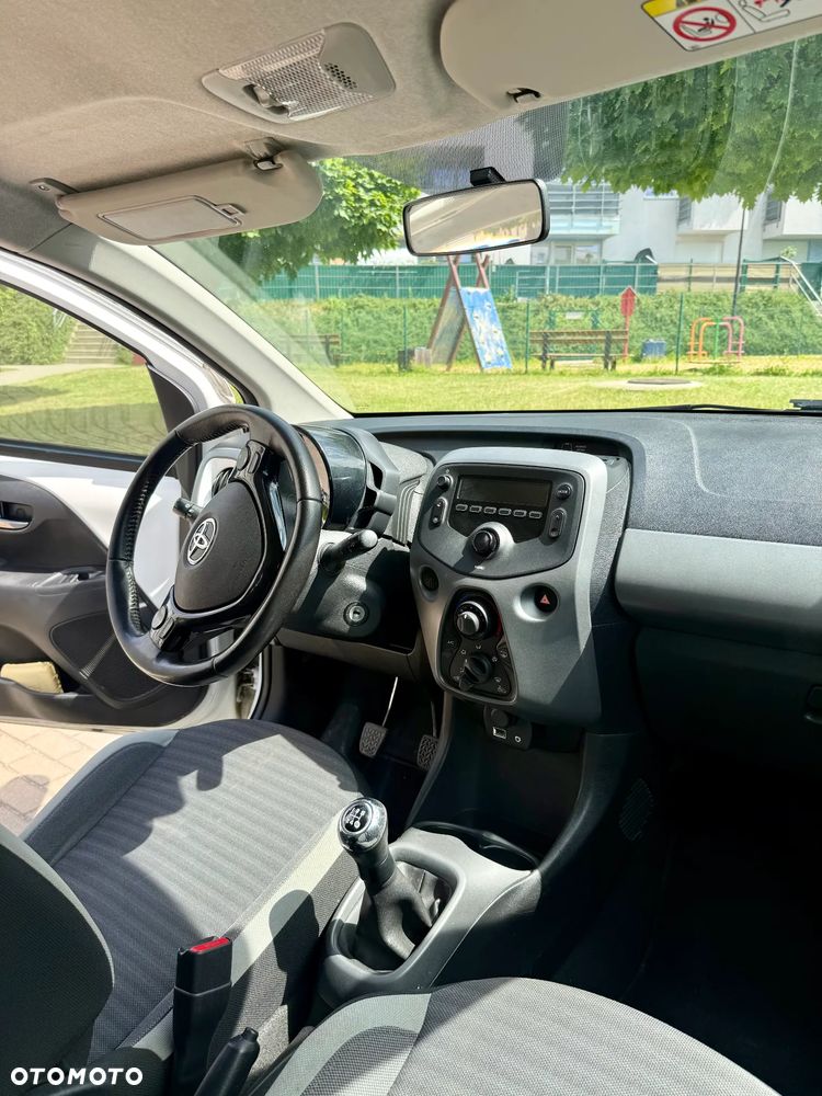 Toyota Aygo x-play - 12