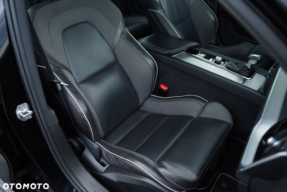 Volvo S60 T5 R-Design - 25