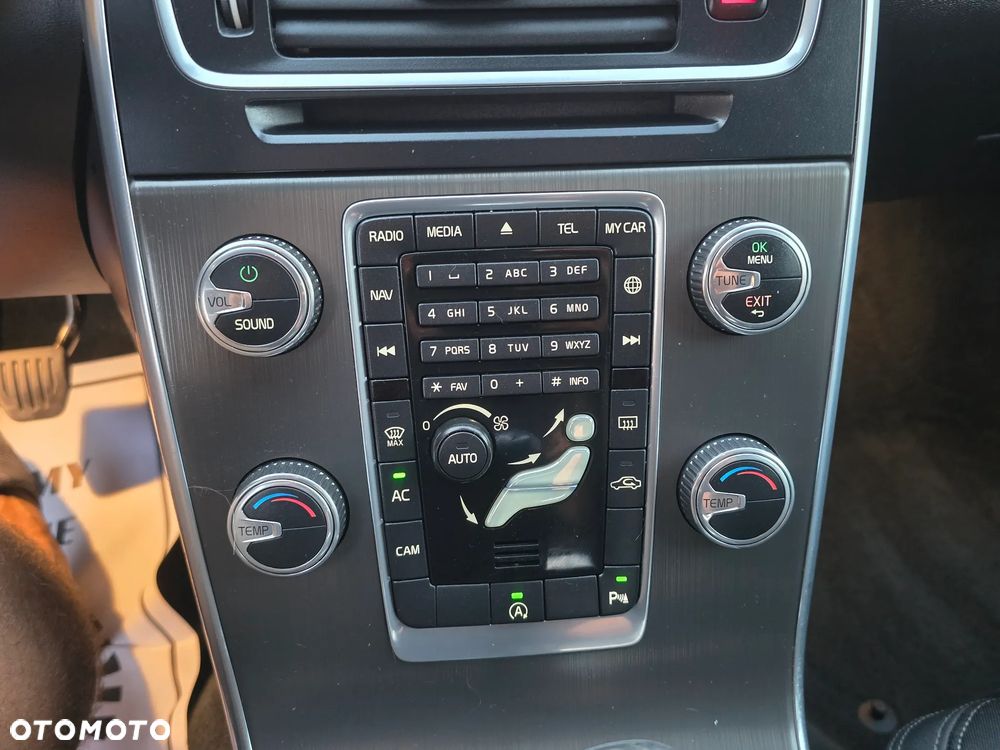 Volvo V60 D4 Momentum - 31