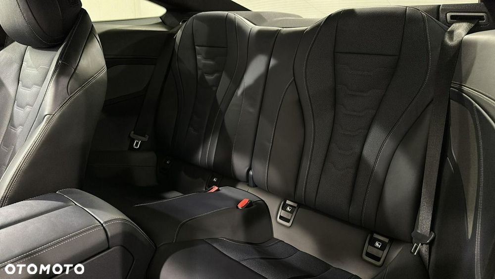 BMW Seria 8 - 13