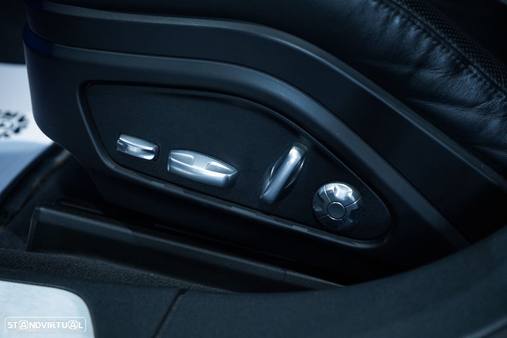 Porsche Panamera 4 E-Hybrid - 16
