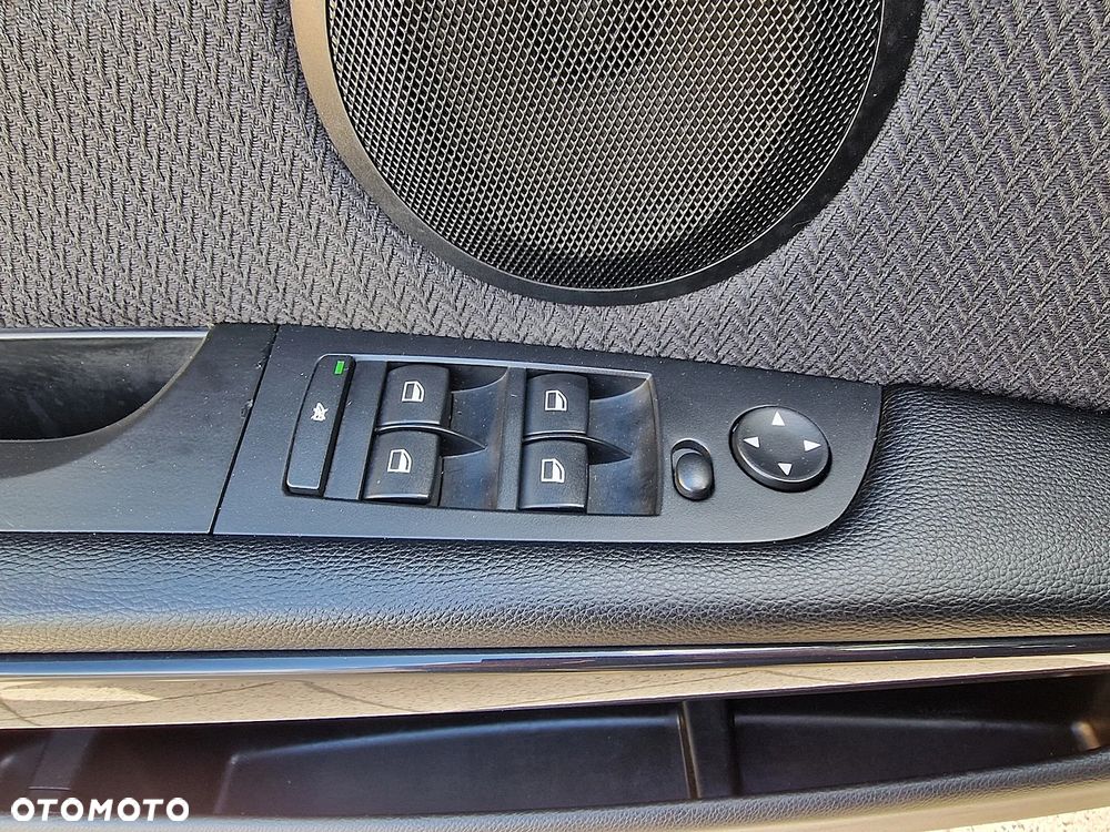 BMW Seria 3 318d DPF Edition Sport - 13