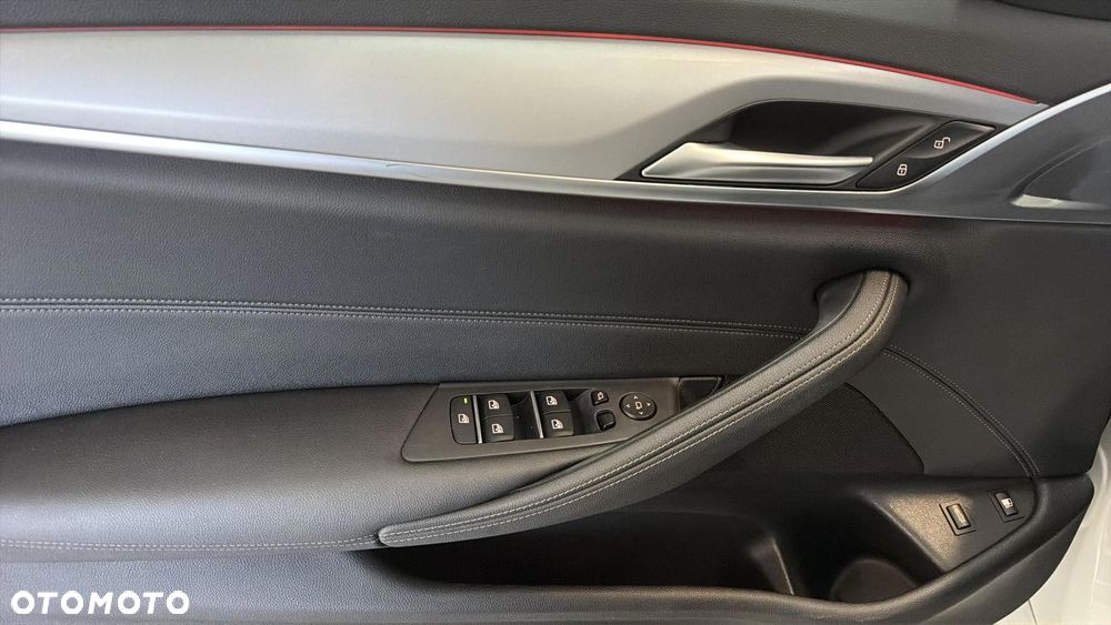 BMW Seria 5 530e xDrive - 11