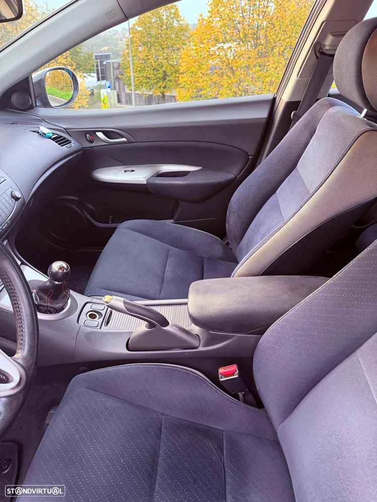 Honda Civic 1.8 Sport - 17