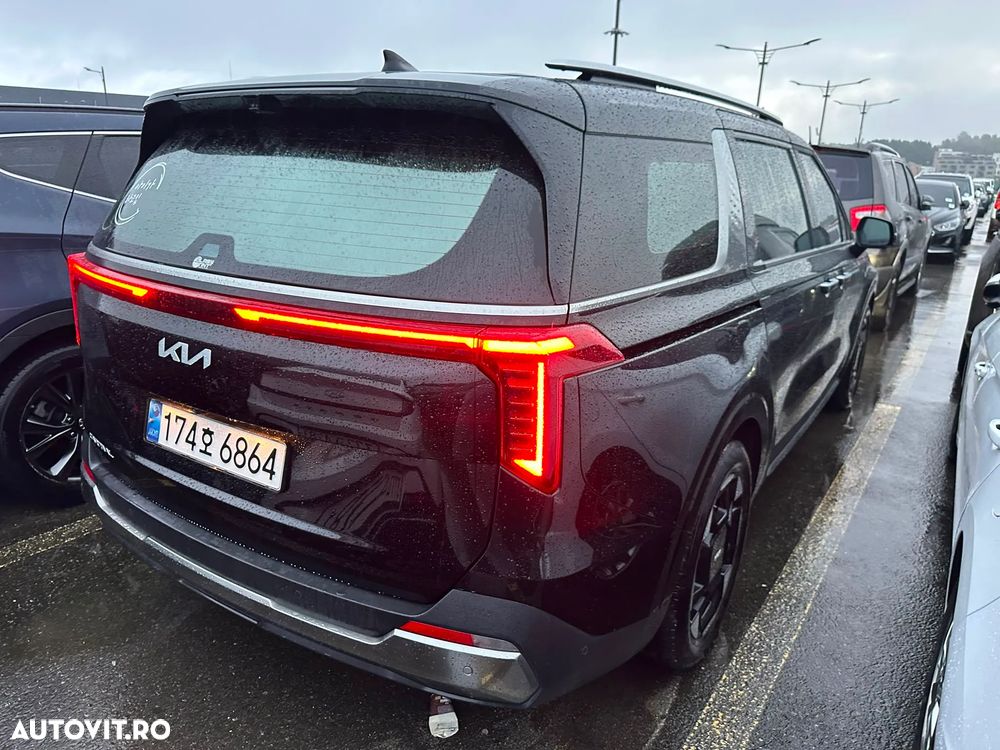 Kia Carnival - 7
