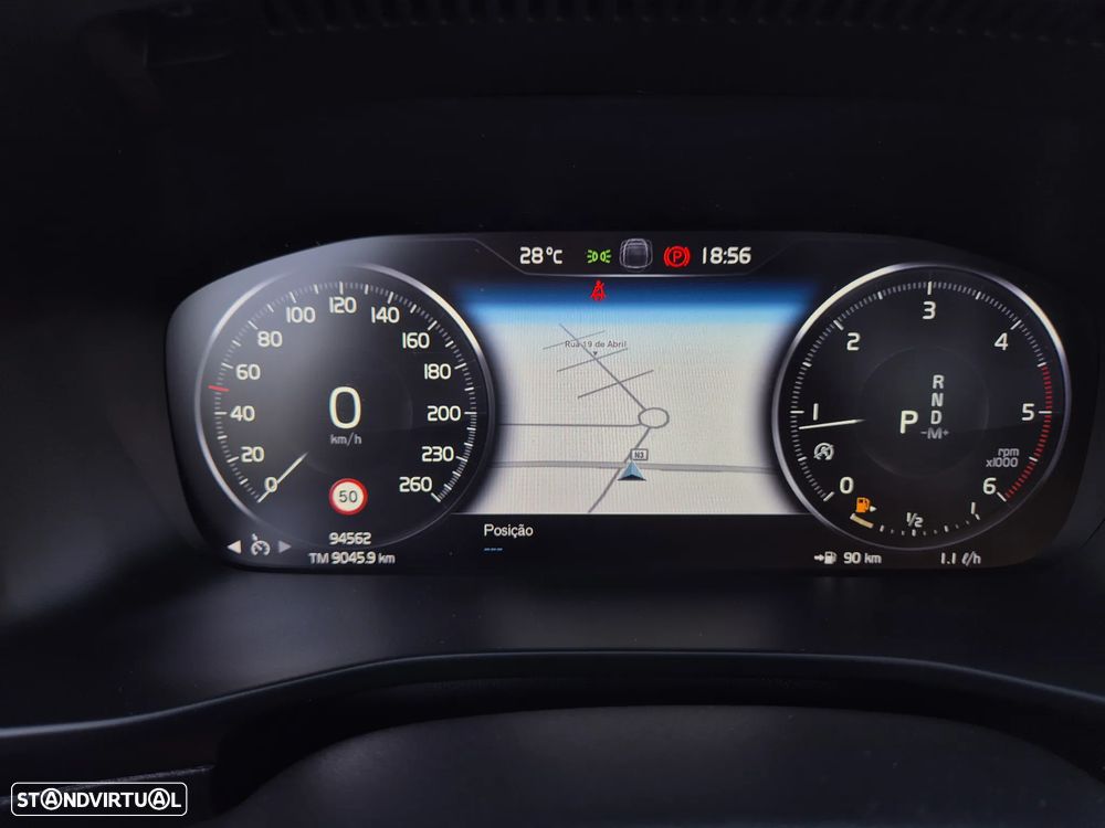 Volvo XC 40 2.0 D4 Momentum Plus AWD - 30