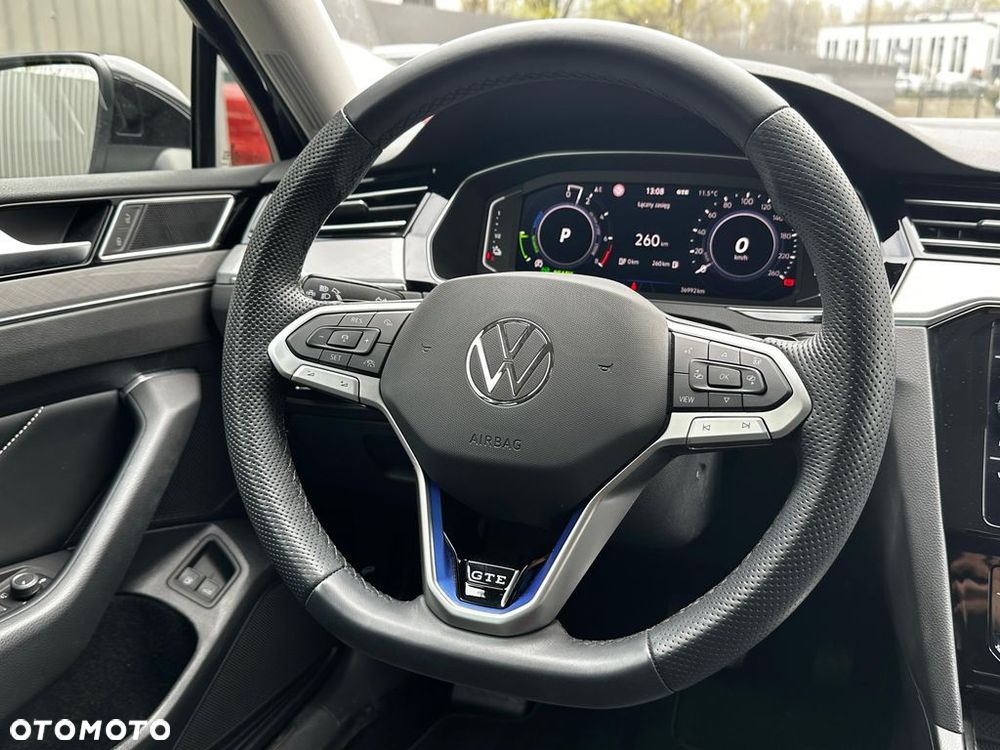 Volkswagen Passat - 12