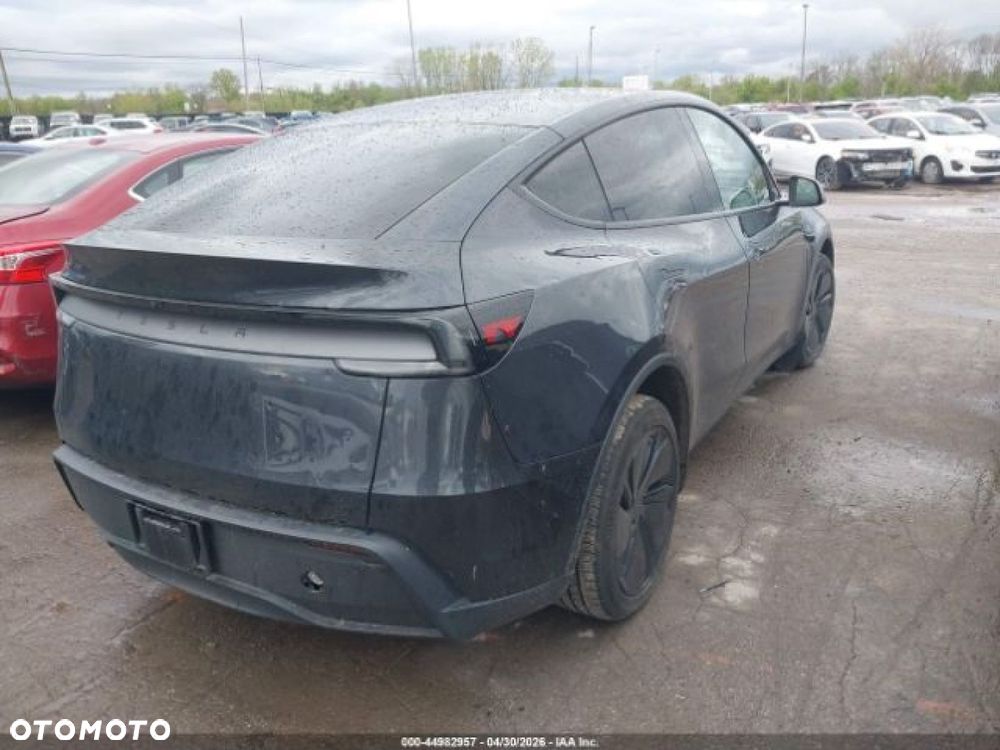 Tesla Model Y - 3