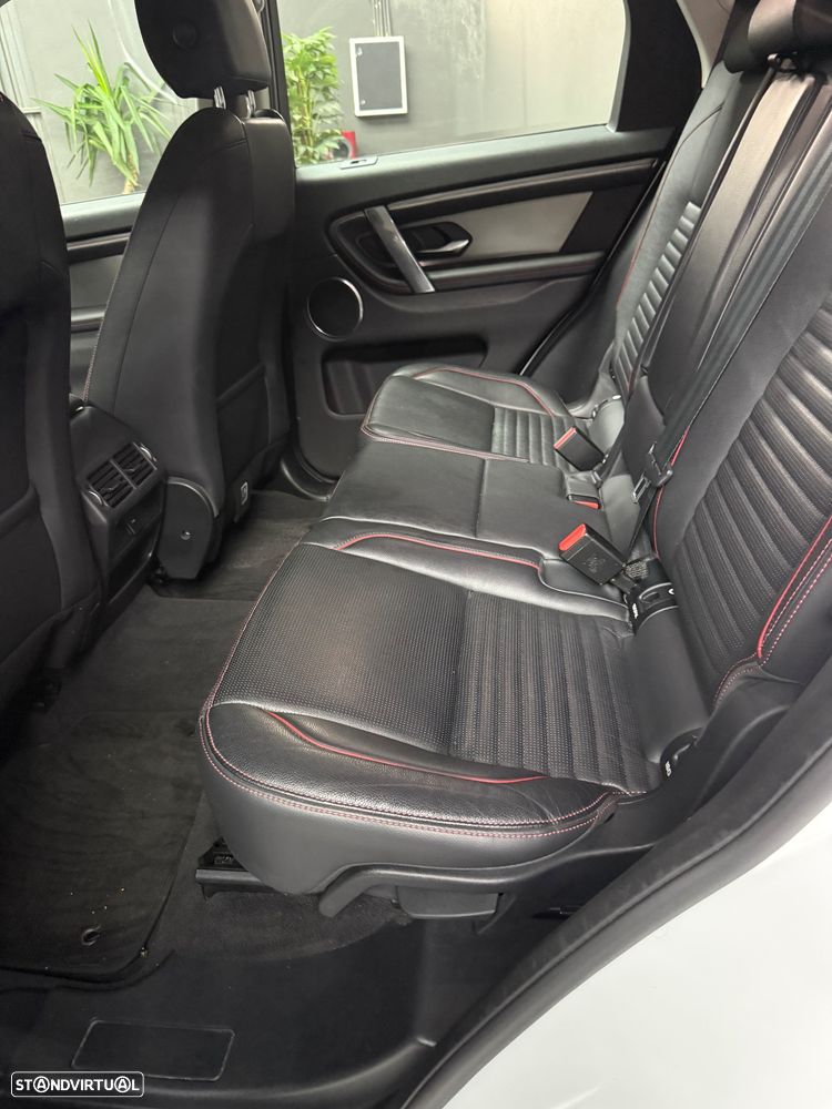Land Rover Discovery Sport P300e R-Dynamic SE - 23