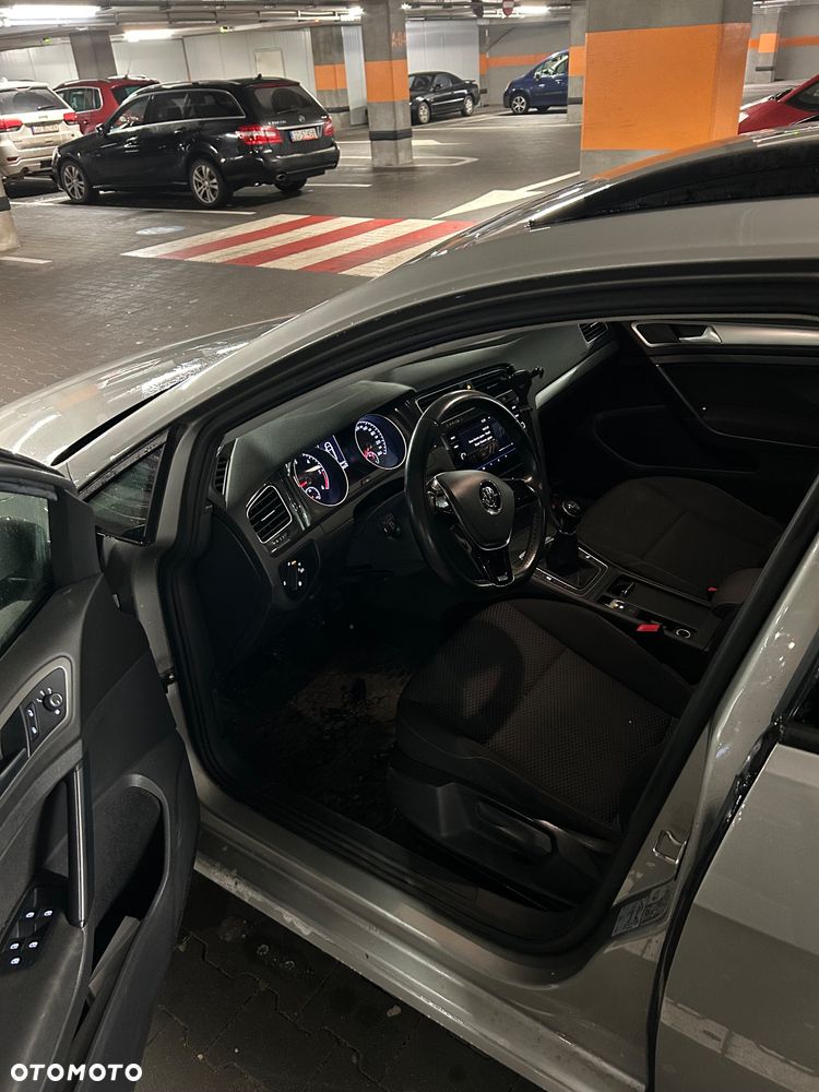 Volkswagen Golf - 10