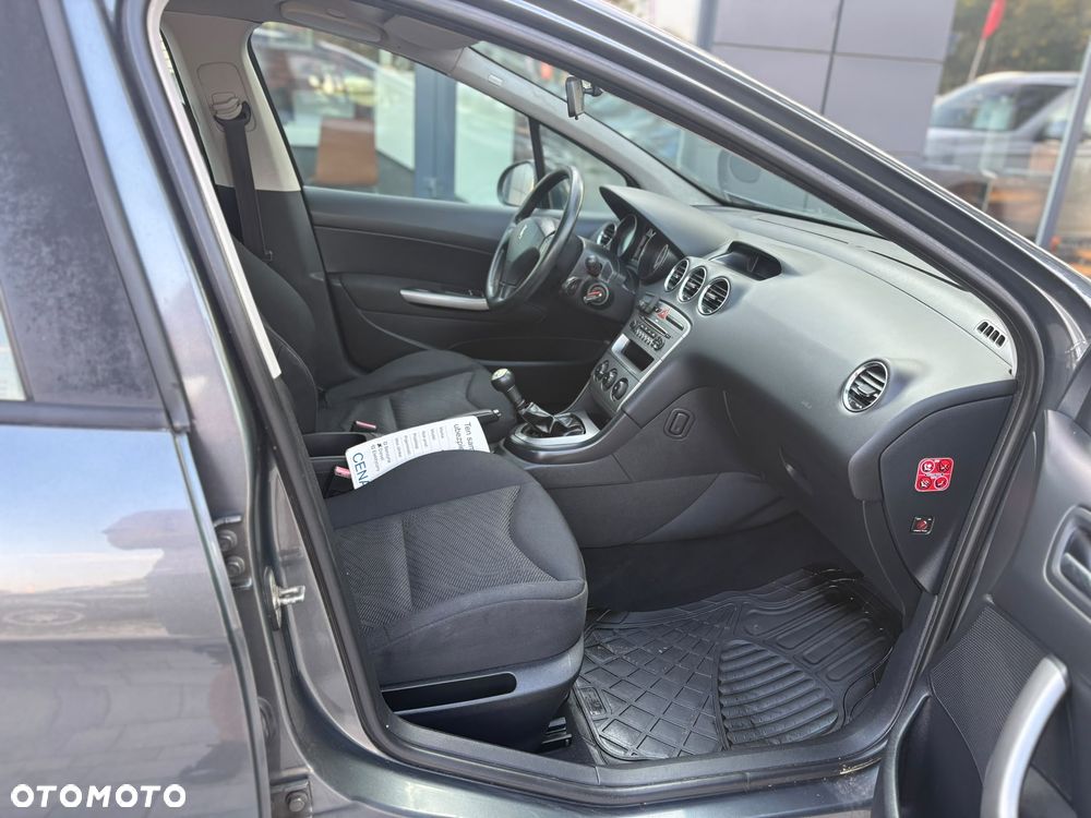 Peugeot 308 - 8