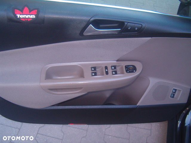 Volkswagen Passat - 32