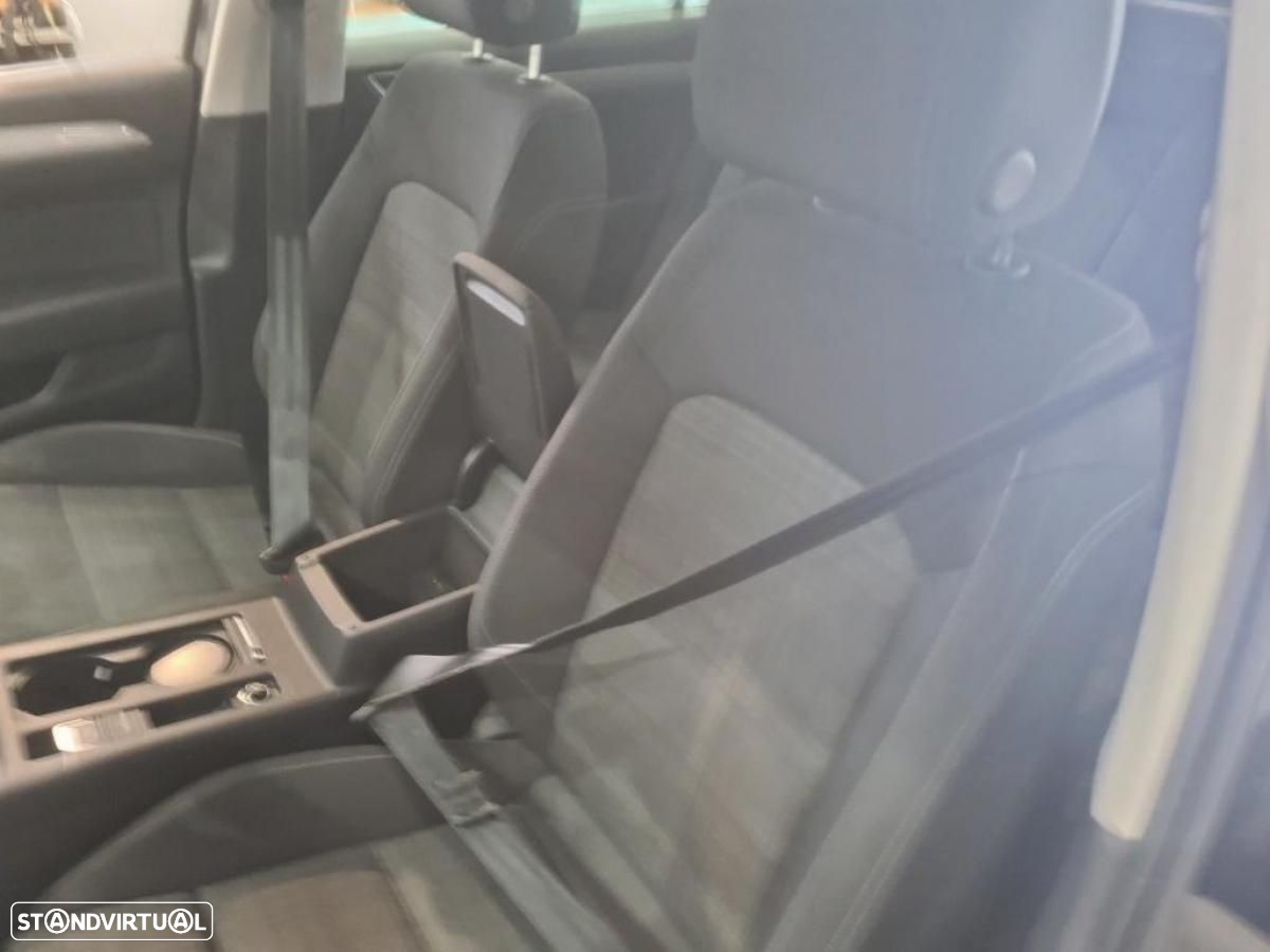 VW Passat Variant 1.6 TDI Business DSG - 6