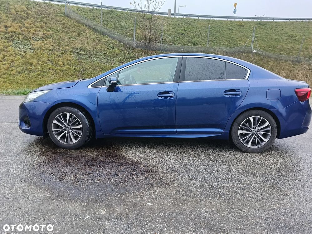 Toyota Avensis 2015 photo 2