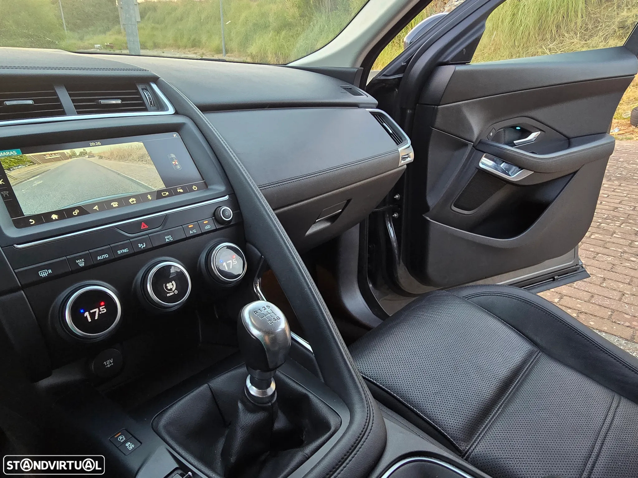 Jaguar E-Pace 2.0 i4D S - 8