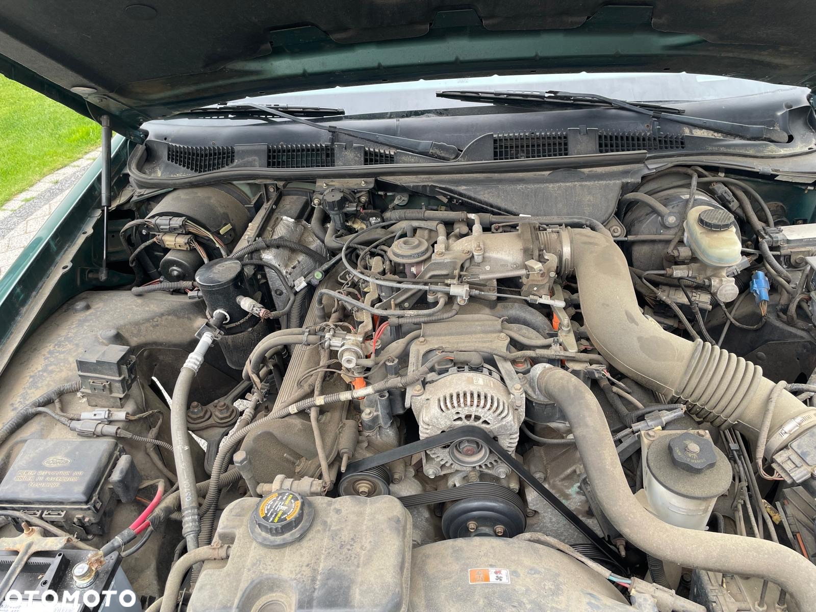 Ford Crown Victoria 4.6 LTD LX - 25