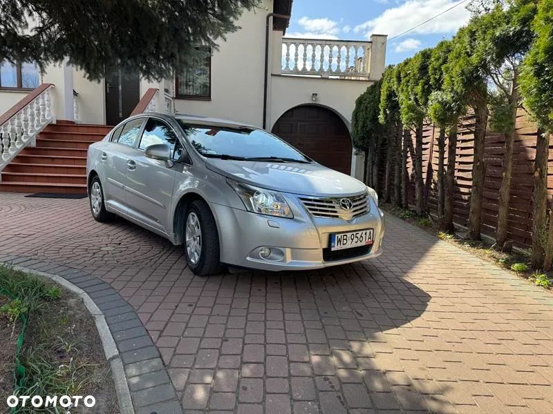 Toyota Avensis 1.8 Luna - 1