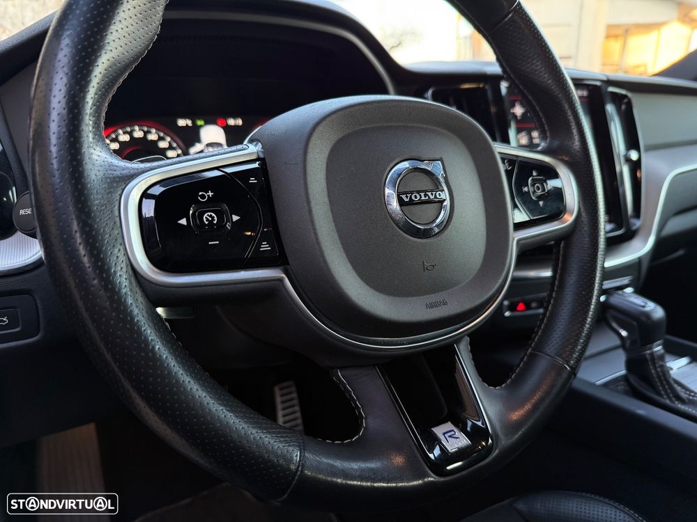 Volvo XC 60 2.0 D4 R-Design Geartronic - 27