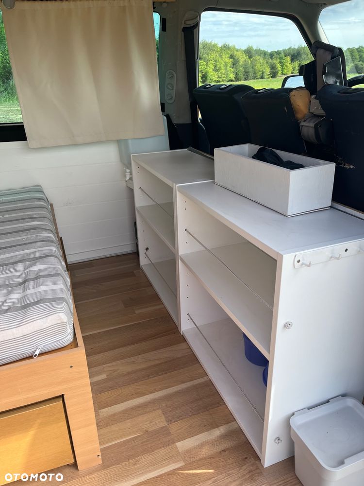 Volkswagen Caravelle - 20