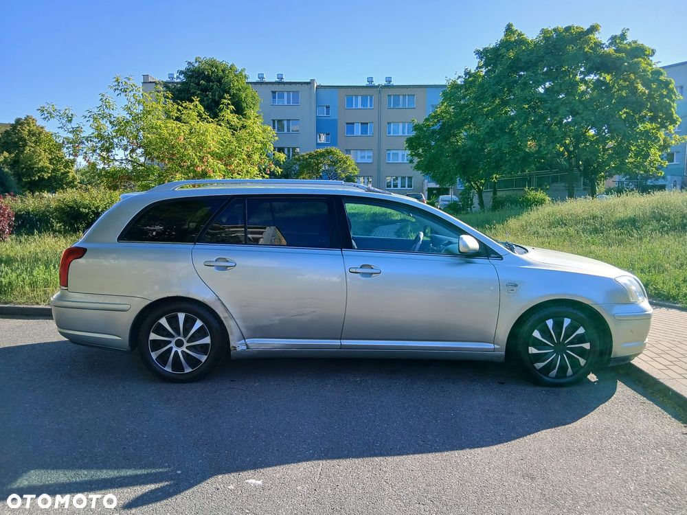 Toyota Avensis 2.0 D-4D Terra - 2