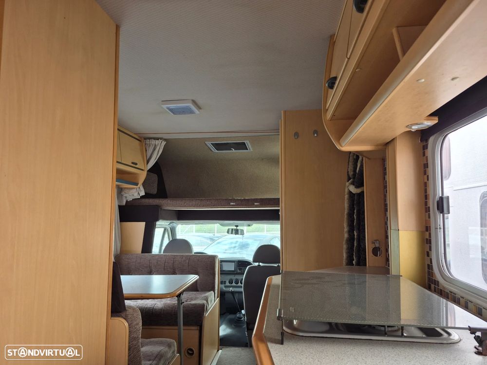 Challenger Genesis FORD TRANSIT 2.5 TD - 6 DORMIDAS - 6 LUGARES - 9