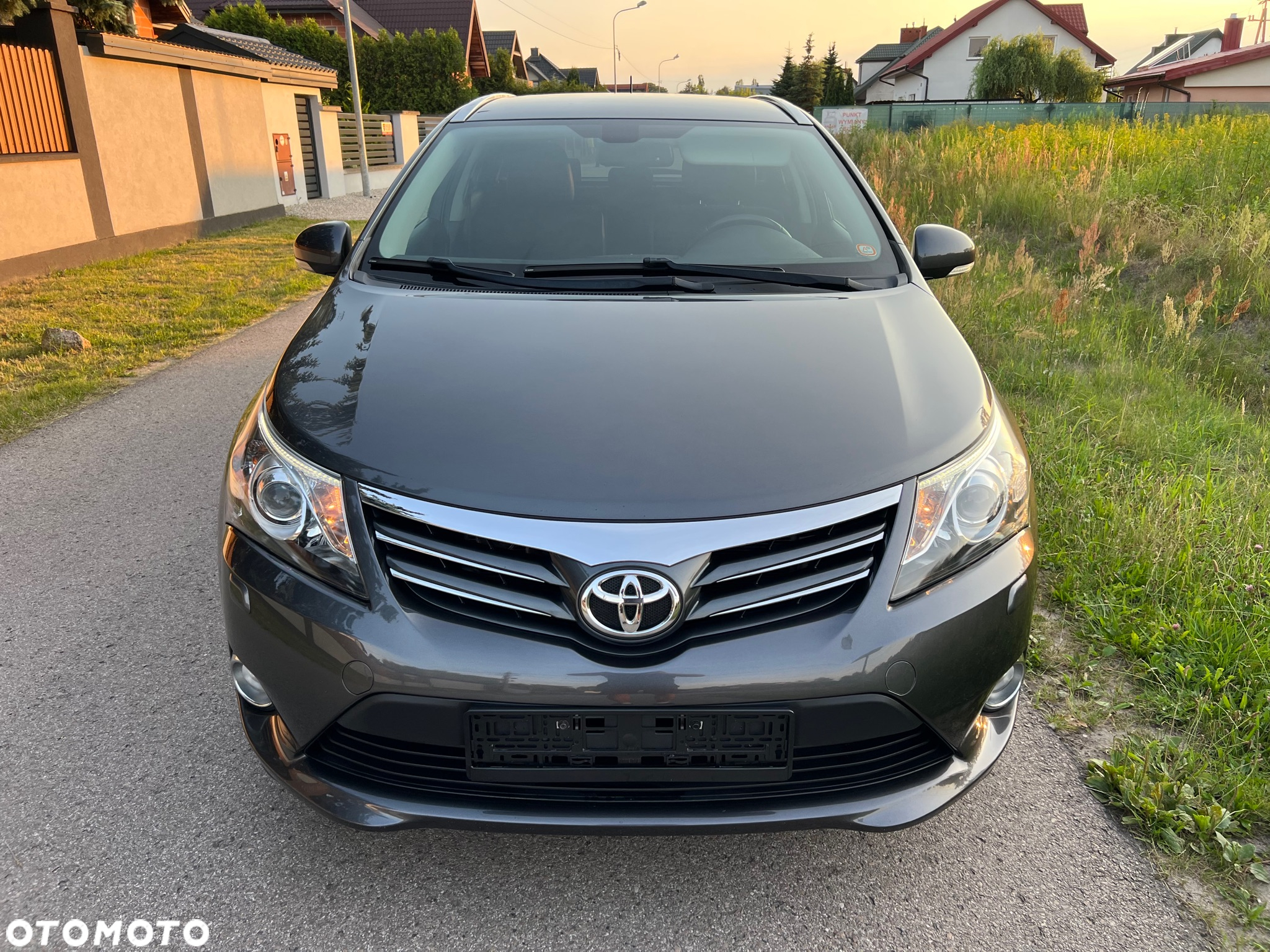 Toyota Avensis 1.8 Premium - 13
