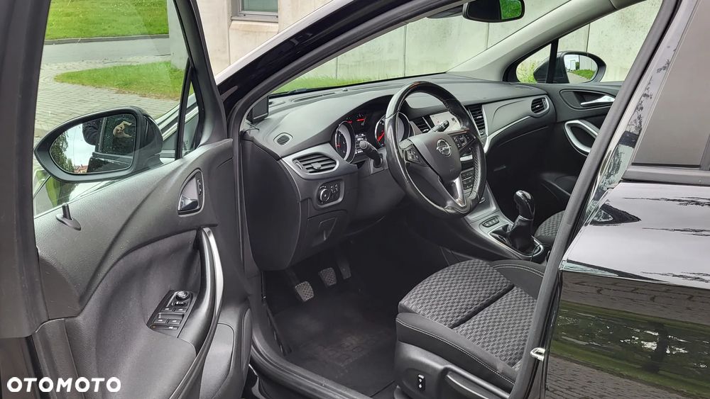 Opel Astra 1.6 D (CDTI) Start/Stop Dynamic - 10