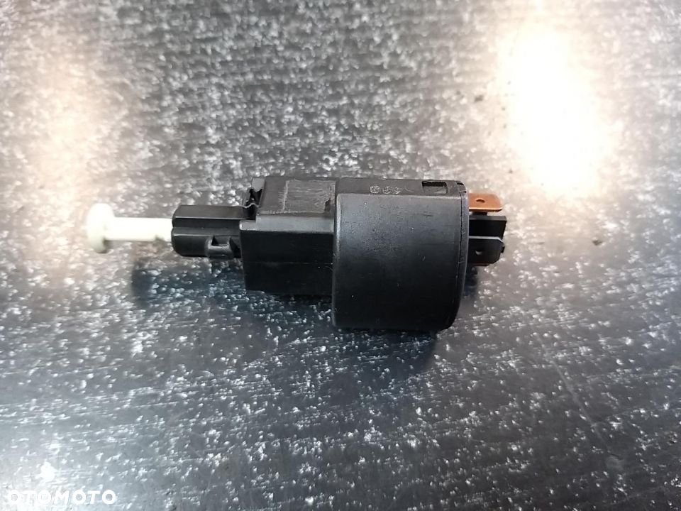 WŁĄCZNIK  hamulca ŚWIATEŁ STOP OPEL ASTRA G, SPEEDSTER, ZAFIRA A 02.98-12.09