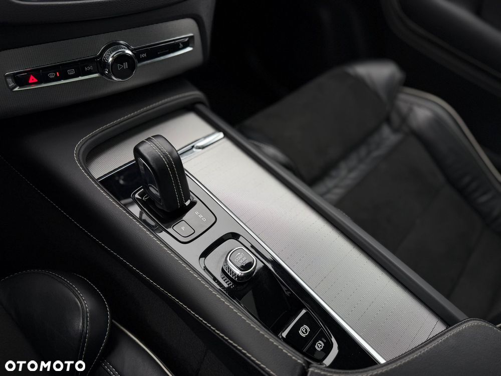 Volvo XC 90 T8 AWD Twin Engine Geartronic RDesign - 36
