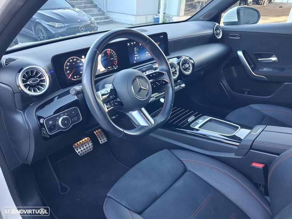 Mercedes-Benz A 250 e AMG Line - 11