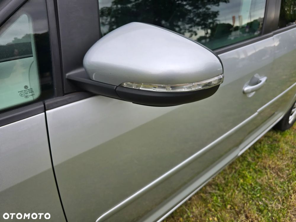 Volkswagen Touran 2.0 TDI Highline - 23