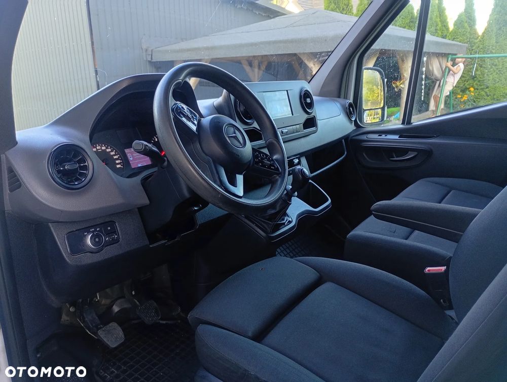 Mercedes-Benz Sprinter - 9