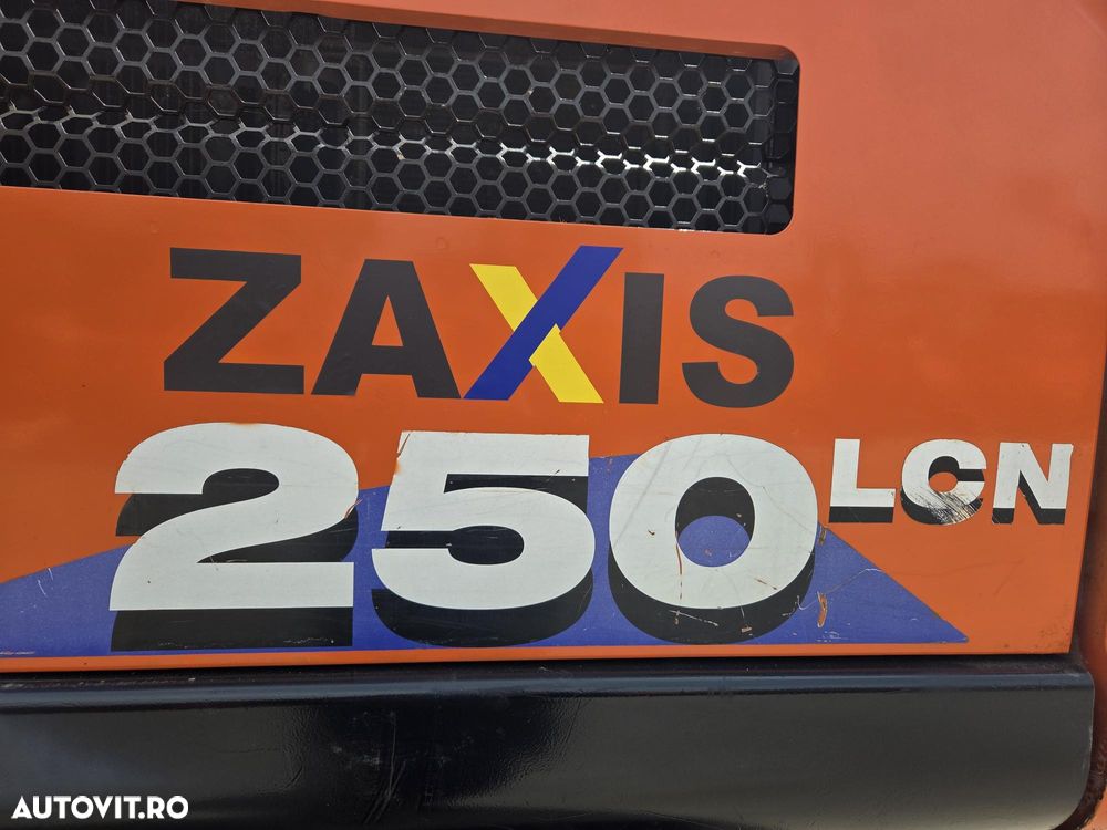 Hitachi ZX250, 6.535h, cupa NOUA 1,55mc, Masa 27,2tone, 2018, INGUST latime 2,99m, adancime sapare 7m, consum mediu 12,6l/h, lant 80% ok doar 620h deplasare, camera spate si laterale, inst picon, inst rotire, Isuzu 173CP, posibil leaasing-PROMOTIE 89.900 EUR - 11