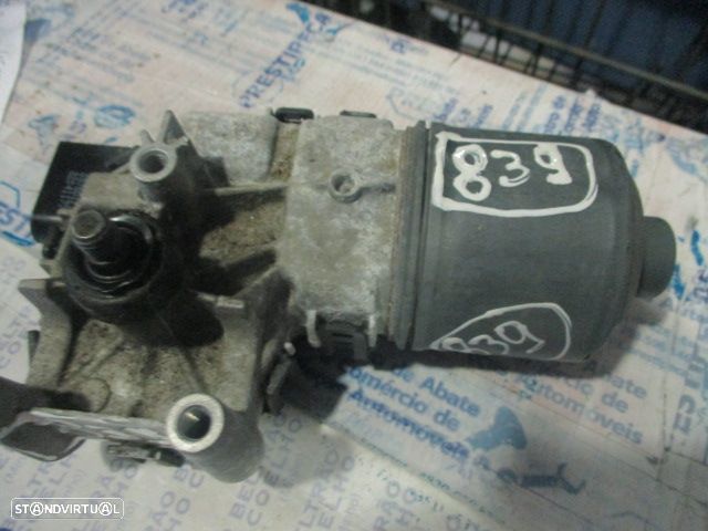 Motor Limpa Vidros Frente 8A6117B571AA FORD FIESTA 2008 FRENTE Bosch FORD FIESTA 6 2009 1.4TDCI   0P  PRETO Frente Bosch FORD FIESTA 4 FASE 1 2009 1.4TDCI 70CV 5P PRETO FRT Bosch - 1