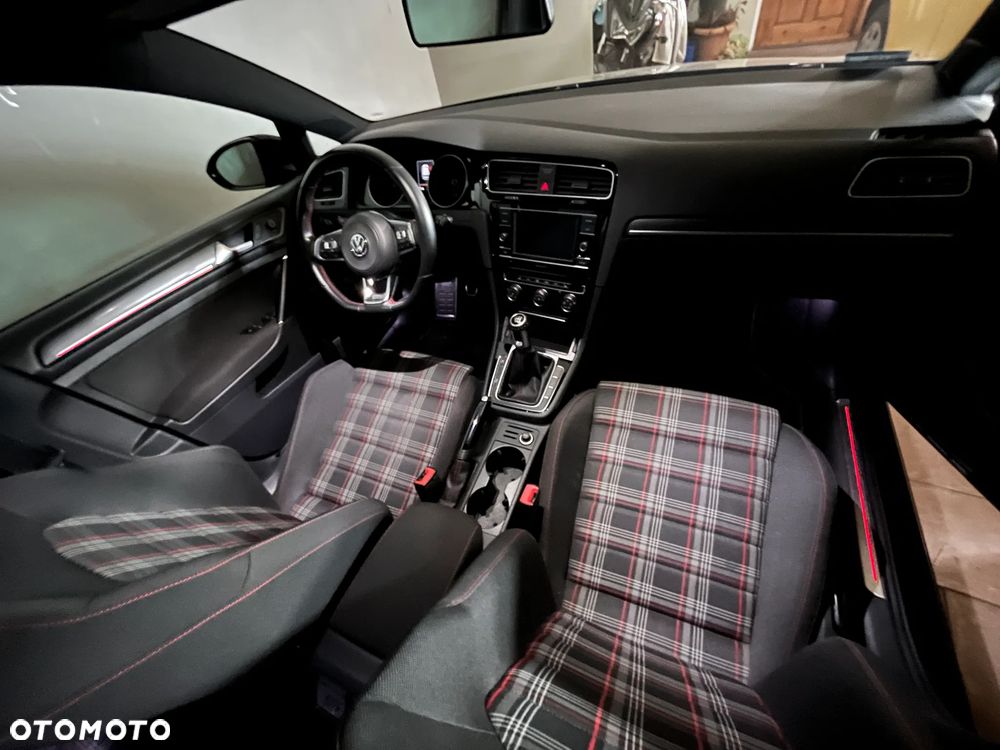 Volkswagen Golf GTI (BlueMotion Technology) - 14