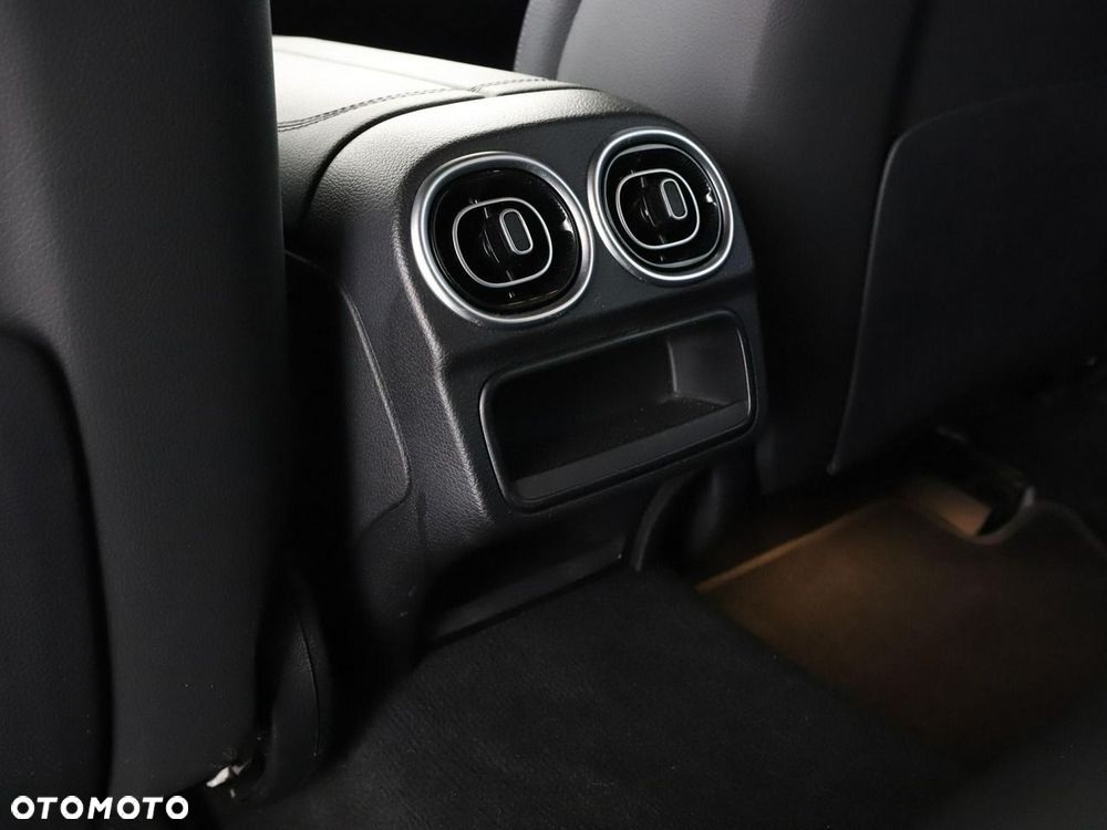 Mercedes-Benz Klasa C 300 e PHEV - 41