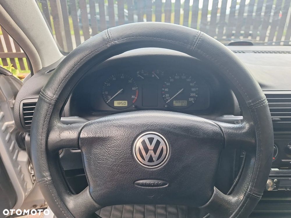 Volkswagen Passat 1.6 Comfortline - 7