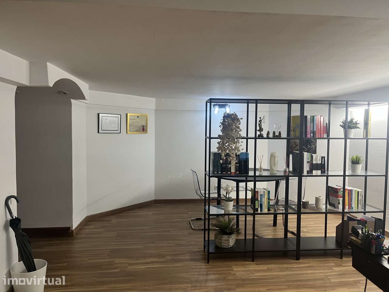 Loja com Montra no Lumiar: Espaço Versátil e Central - Grande imagem: 2/22