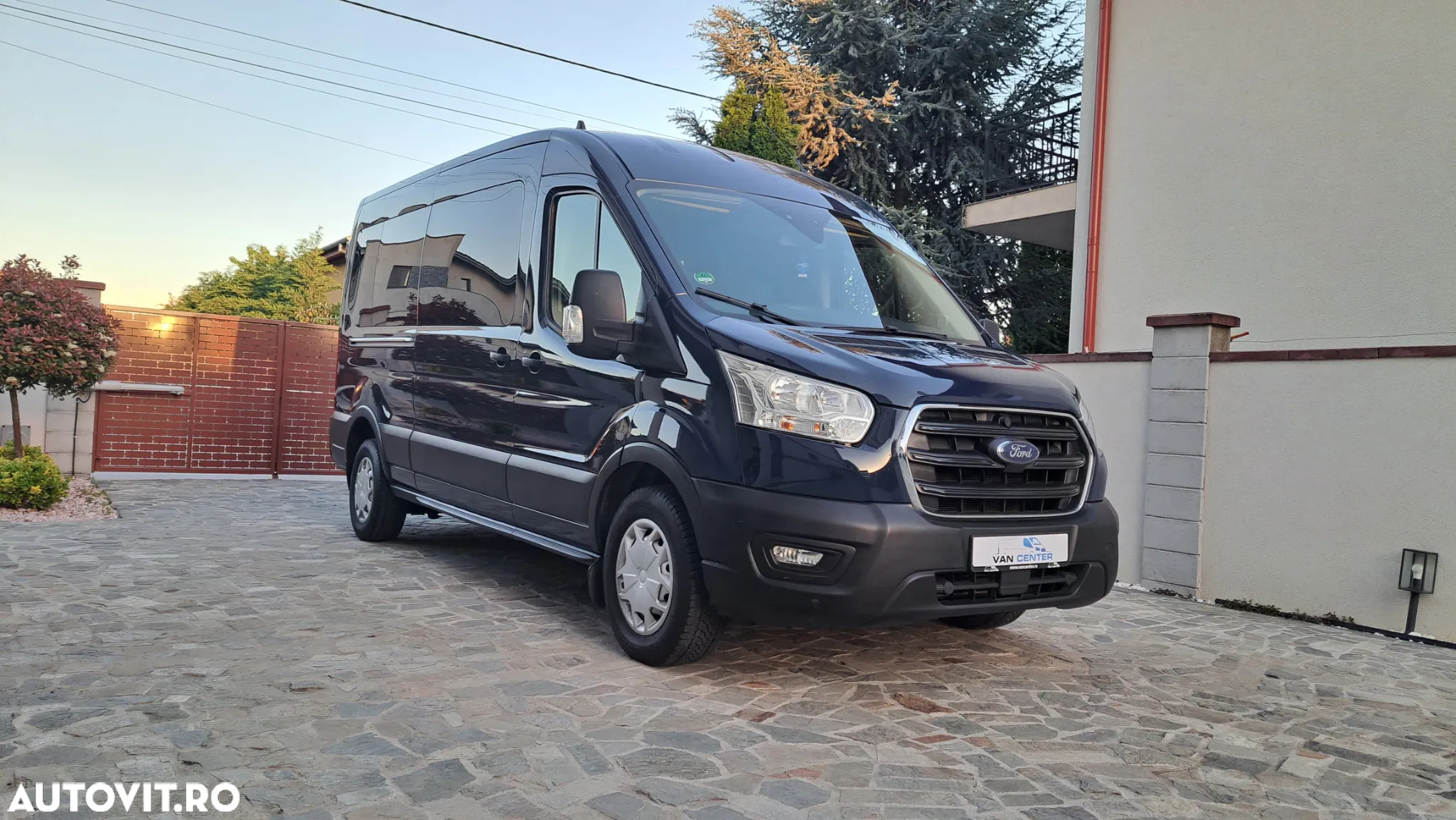 Ford Transit 350 2.0 EcoBlue 170 CP L3H2 Kombi FWD Trend - 4