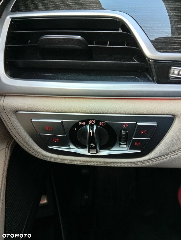 BMW Seria 7 740Li - 13