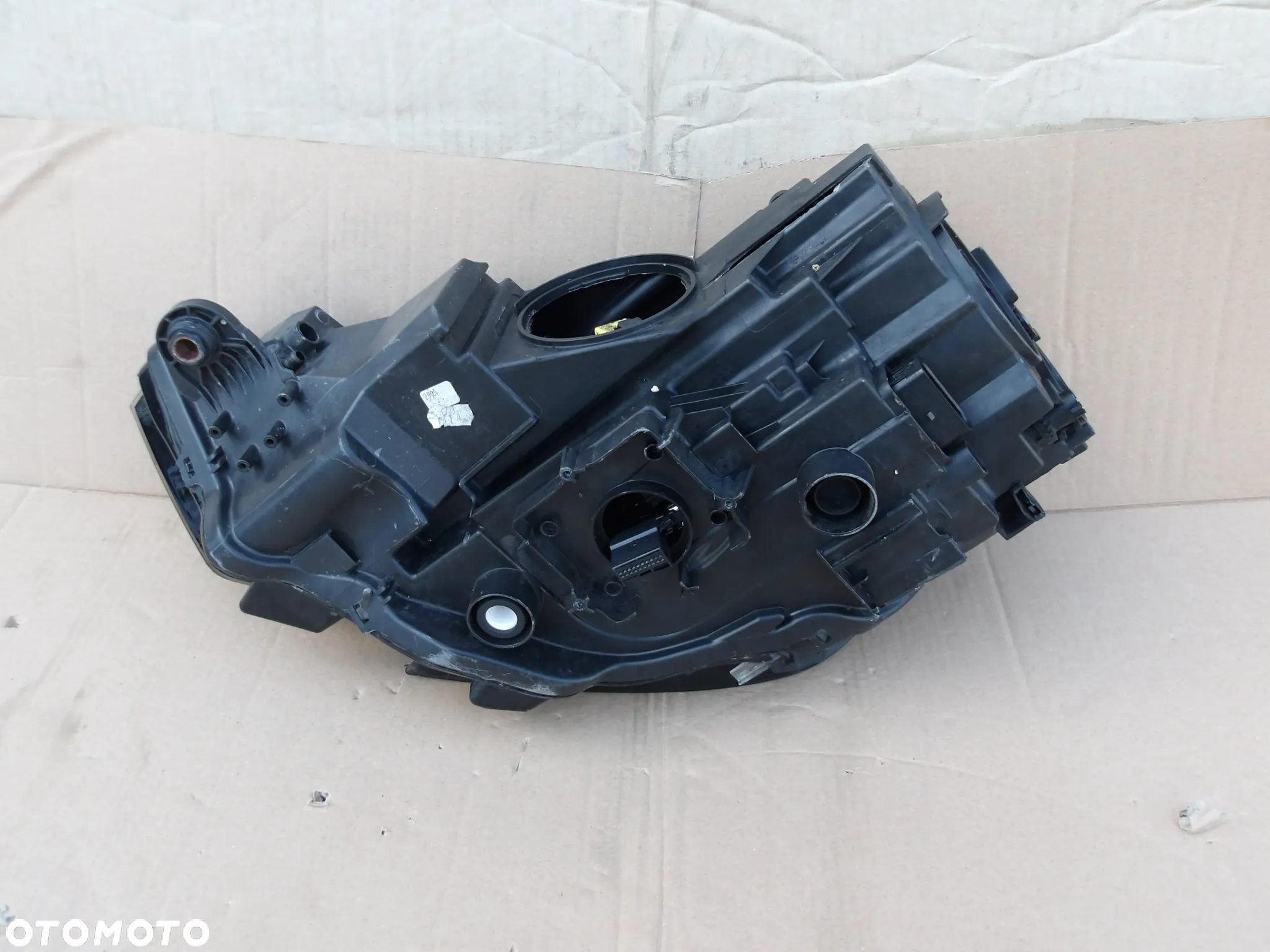 LAMPA PRAWY PRZOD AUDI A3 8V XENON 8V0941033F - 11