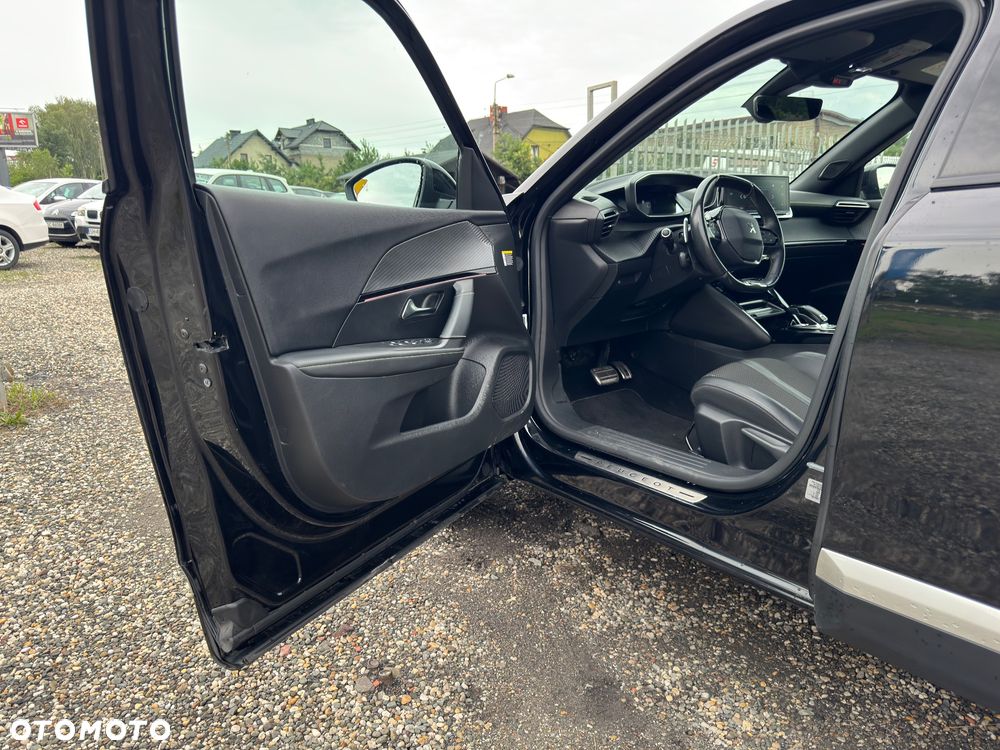 Peugeot 2008 PureTech 130 EAT8 GT - 12